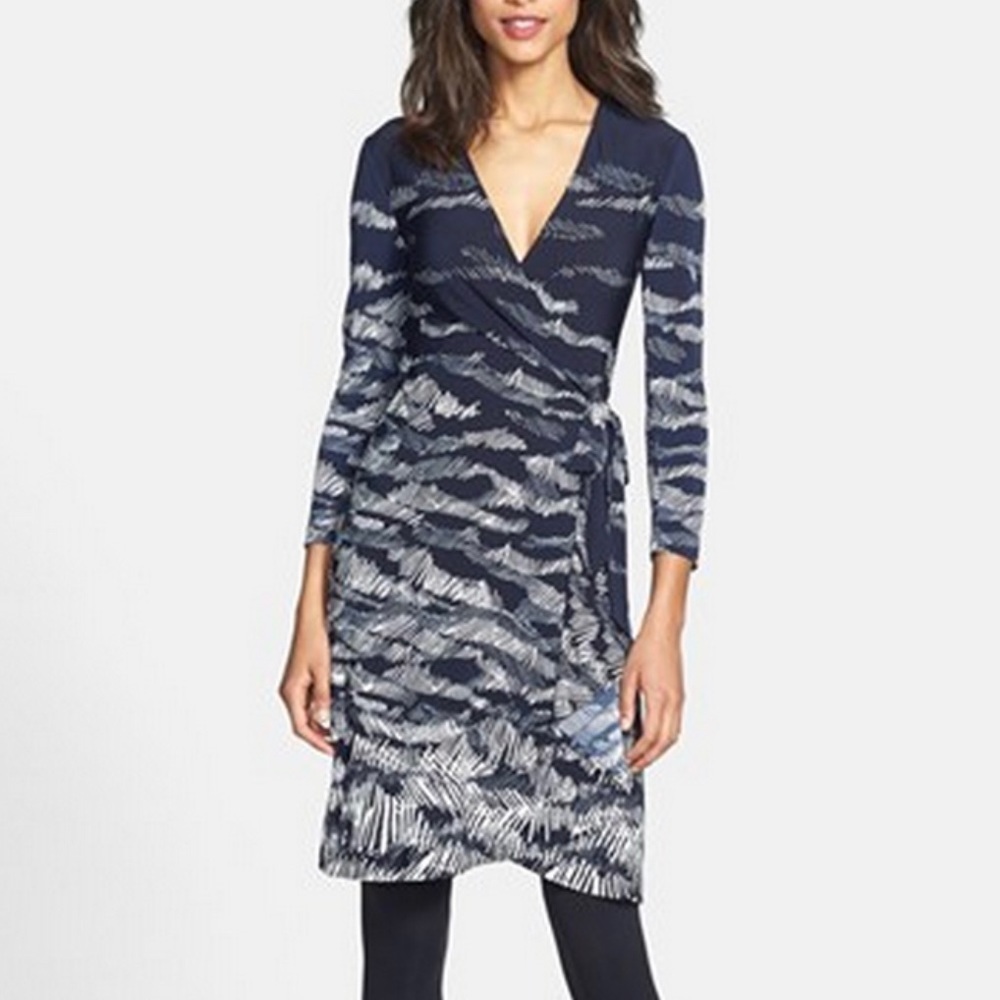 BCBGMaxAzria | Navy & White Print Long Sleeve Wrap Dress Sz Small